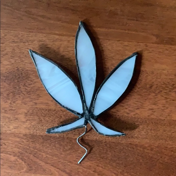 🍁Handmade Hemp leaf stained glass decor - Picture 2 of 4